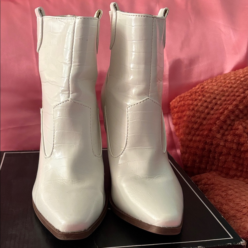 Qupid White Cowboy Ankle Booties